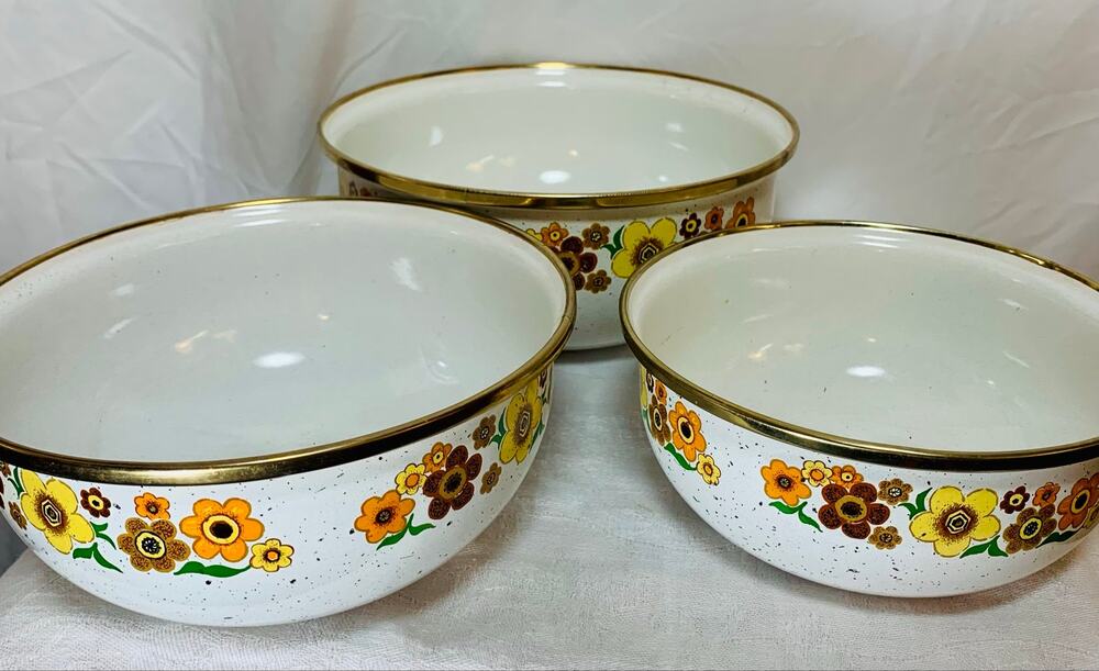Vintage 1970s Crowning Touch Nesting Bowls